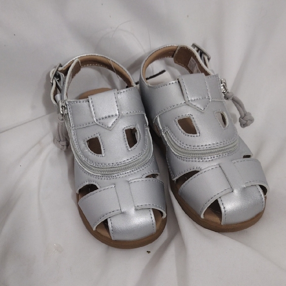 NWOB Billy Sandals Toddler Girls Silver Zip And Buckle Dress Sandals Size 10 - Picture 1 of 9